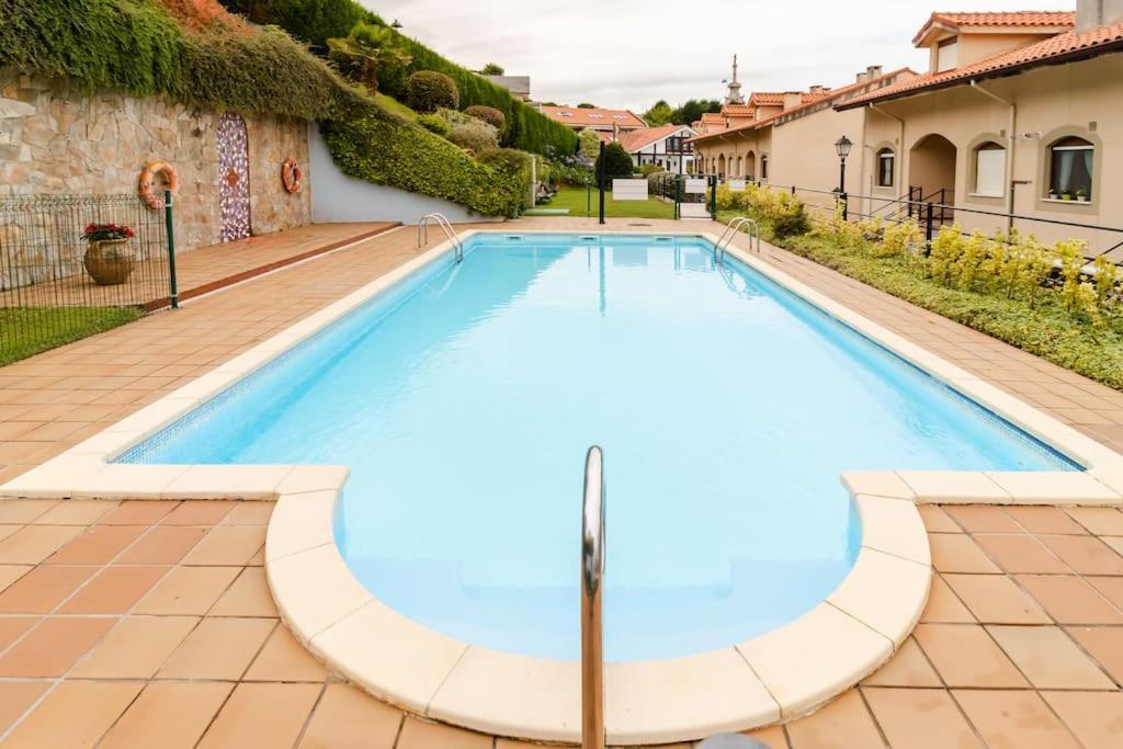 Casa De Las Flores - Apartamento Con Jardin Privado Frente A La Playa De Comillas Exterior photo